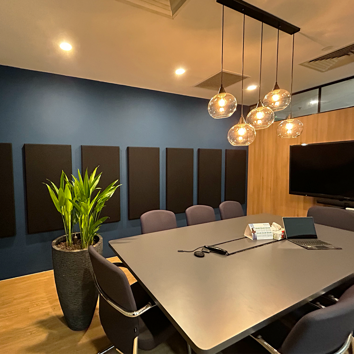 Black acoustic panels in the Hoogwegt Singapore office